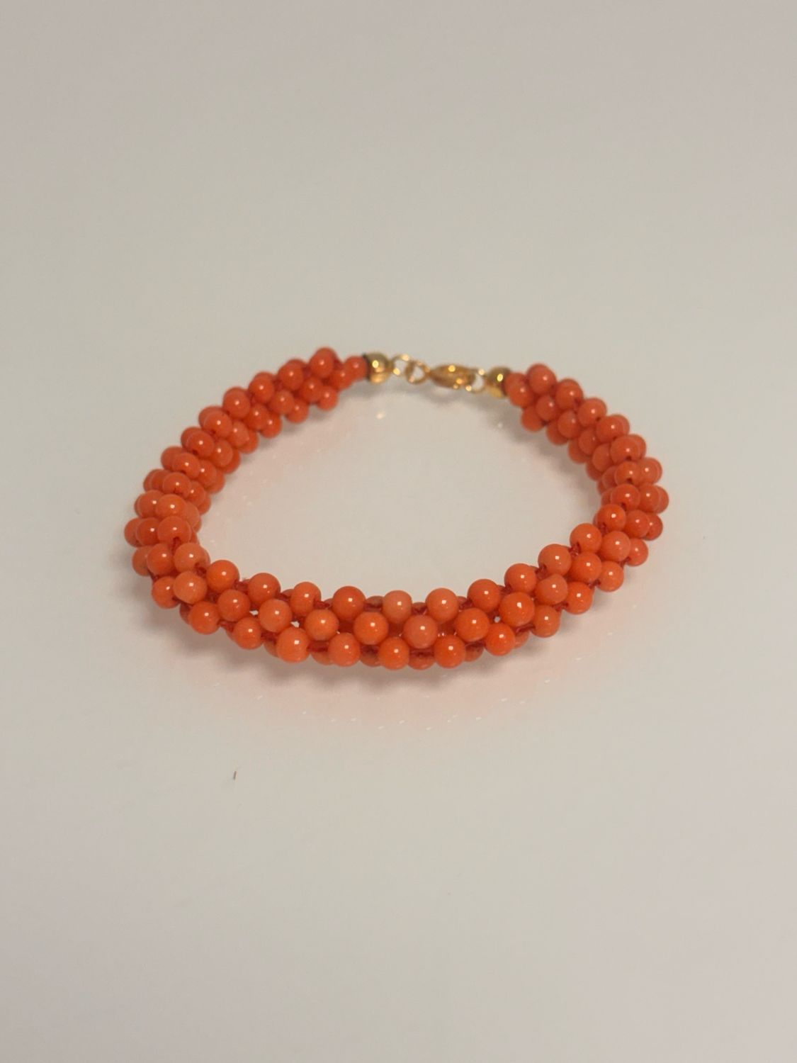 Bracciale in corallo mediterraneo, lavorato a tessuto con chiusure in argento 925