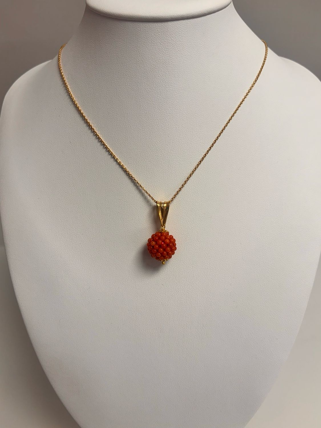 Collana in corallo Mediterraneo, lavorazione a tessuto e argento 925 rodiato oro