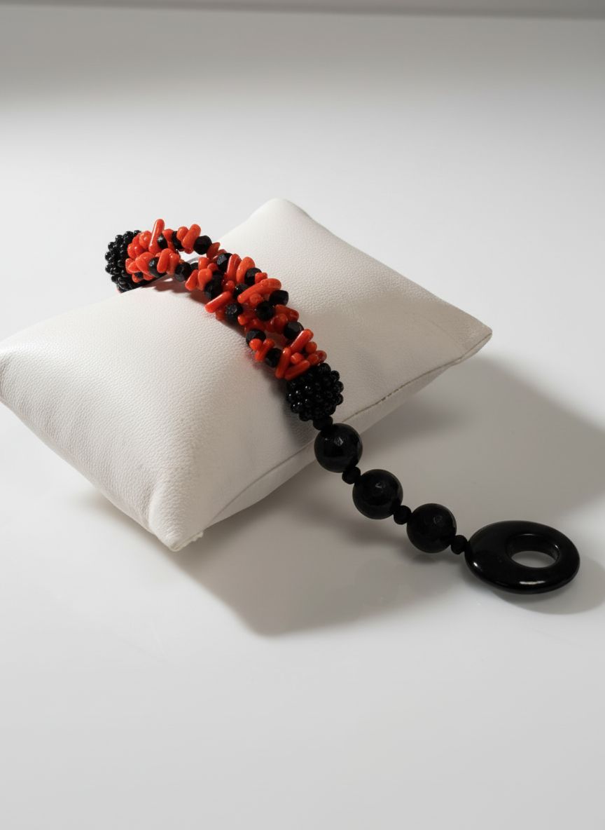 Bracciale in corallo mediterraneo e agata nera