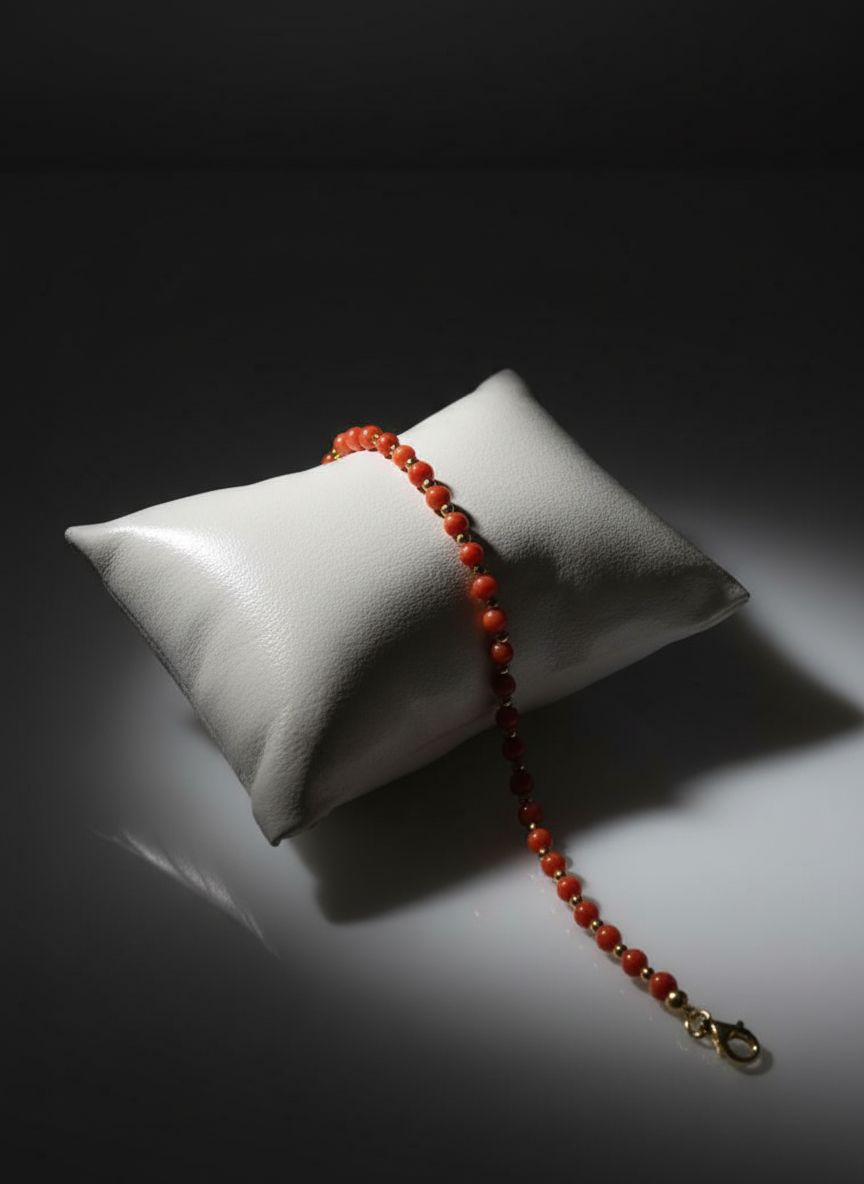 Bracciale con sfere di corallo mediterraneo, perle di fiume montato in argento 925 placcato oro