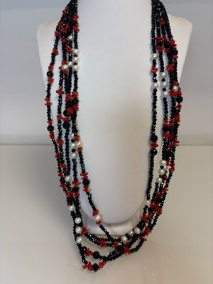 Collana in corallo mediterraneo, agata nera e perle di fiume
