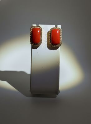 Orecchini in corallo mediterraneo montati in argento 925