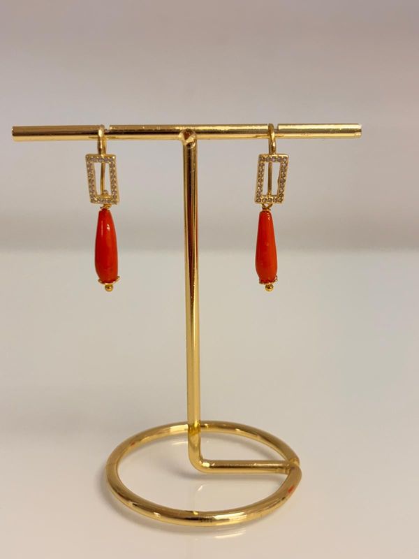 Orecchini in corallo mediterraneo, zirconi e argento 925 placcati oro
