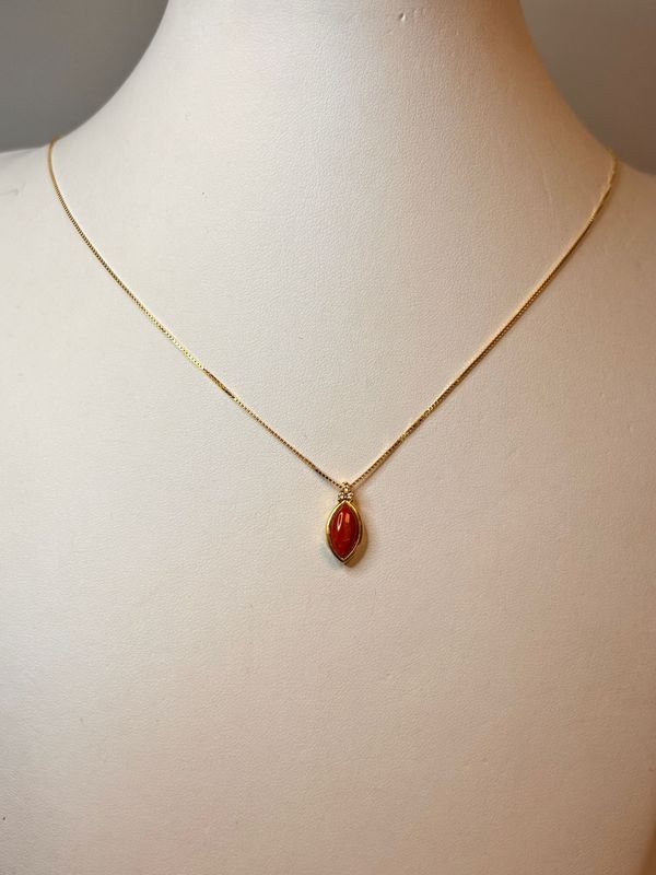 Collana in corallo mediterraneo e  zirconi montata in argento 925