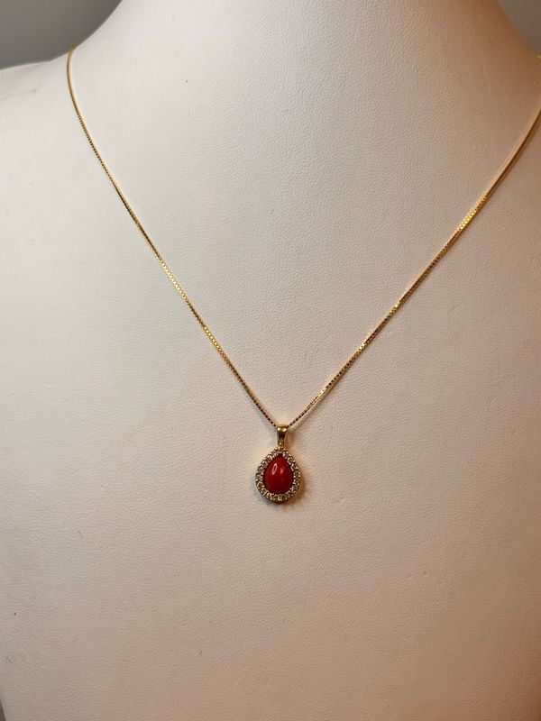 Collana in corallo mediterraneo e  zirconi montata in argento 925