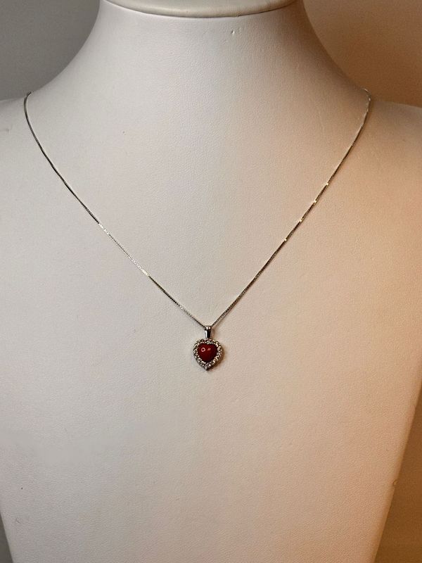 Collana in corallo mediterraneo e  zirconi montata in argento 925