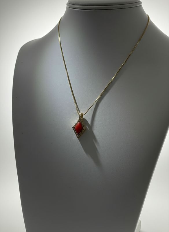 Collana in argento 925 bagnata in oro con ciondolo con zirconi e corallo Mediterraneo.