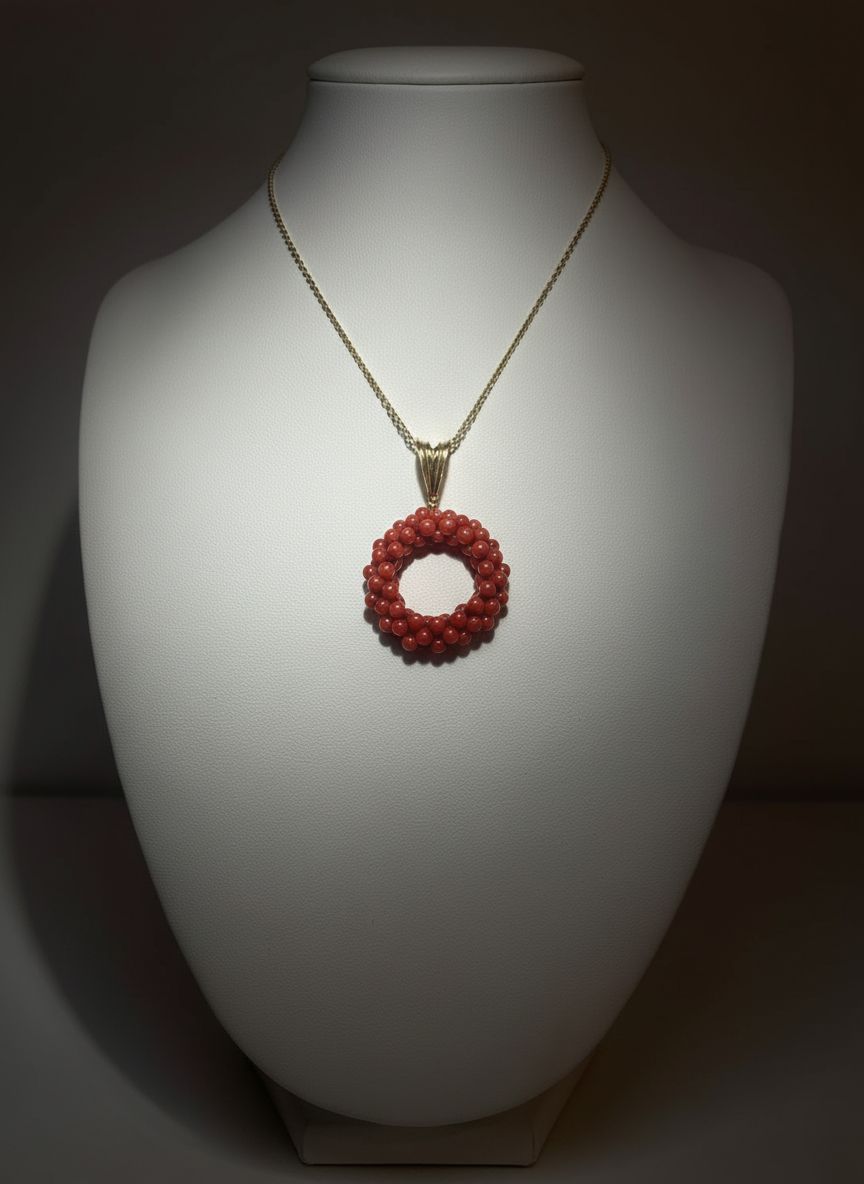 Collana in argento 925, bagnata in oro con ciondolo in corallo mediterraneo montato in argento 925