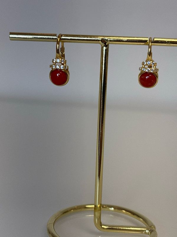Orecchini in argento 925 placcati oro con zirconi e corallo Mediterraneo.