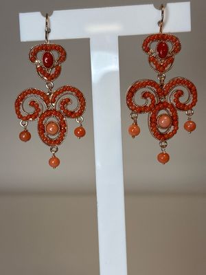Orecchini in argento 925 rose’ con coralli mediterranei ed orientali.