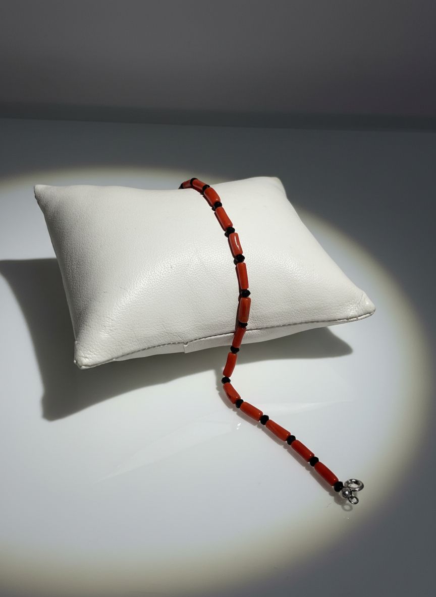 Bracciale in corallo mediterraneo e Agata nera montato in argento 925