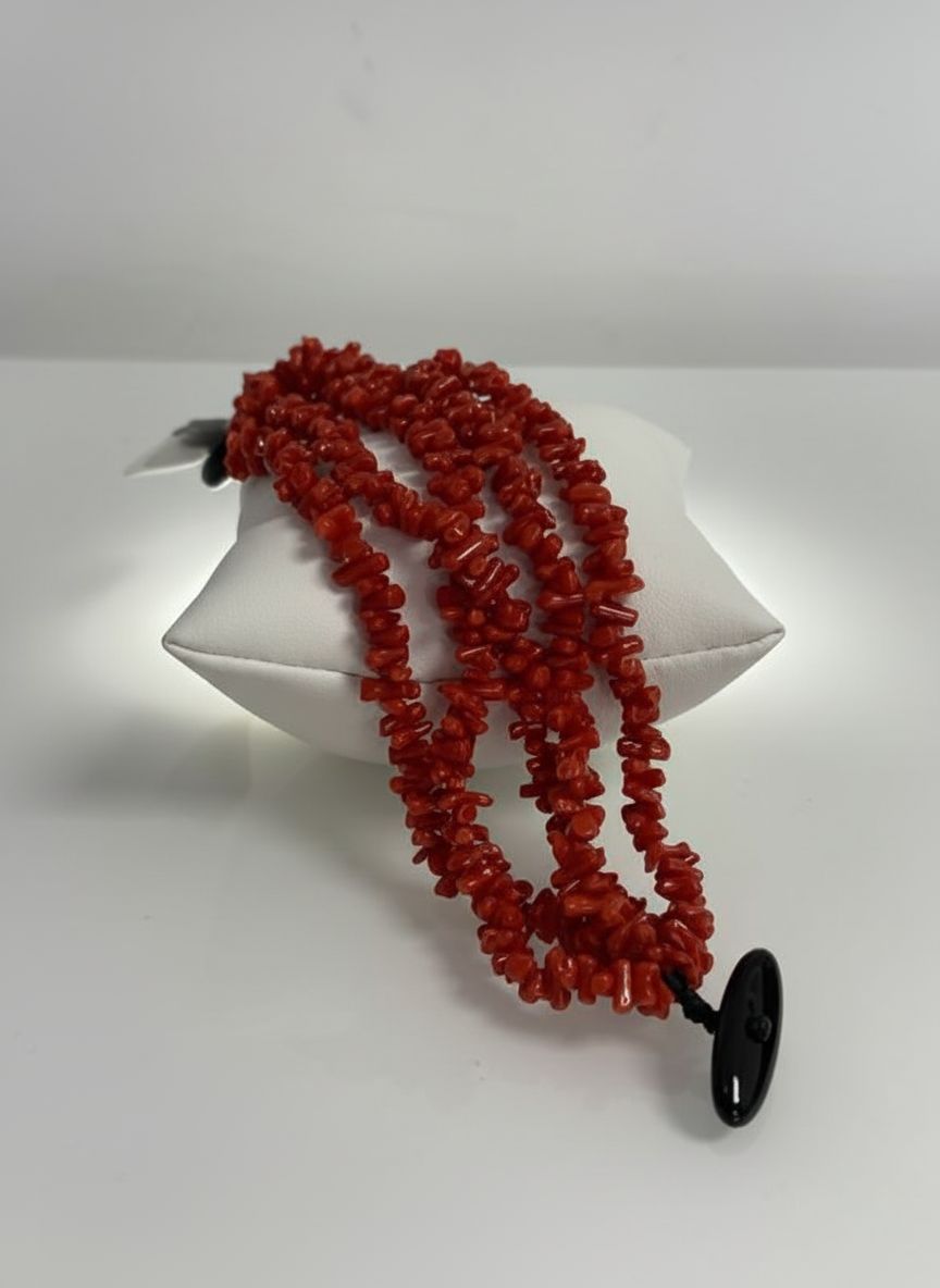 Bracciale in corallo mediterraneo e chiusura in agata nera