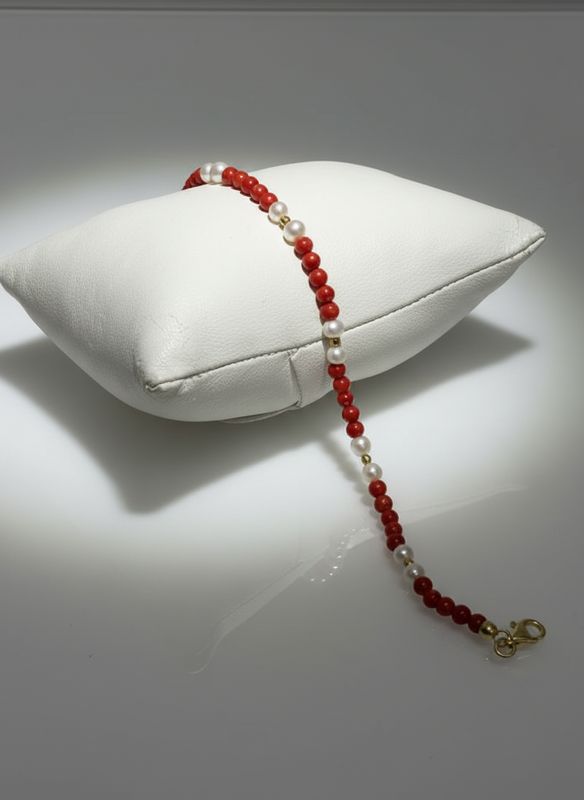 Bracciale in corallo mediterraneo, perle di fiume montato in argento 925 placcato oro