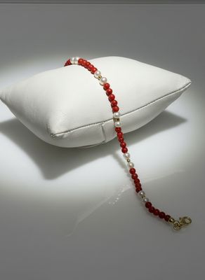 Bracciale in corallo mediterraneo, perle di fiume montato in argento 925 placcato oro