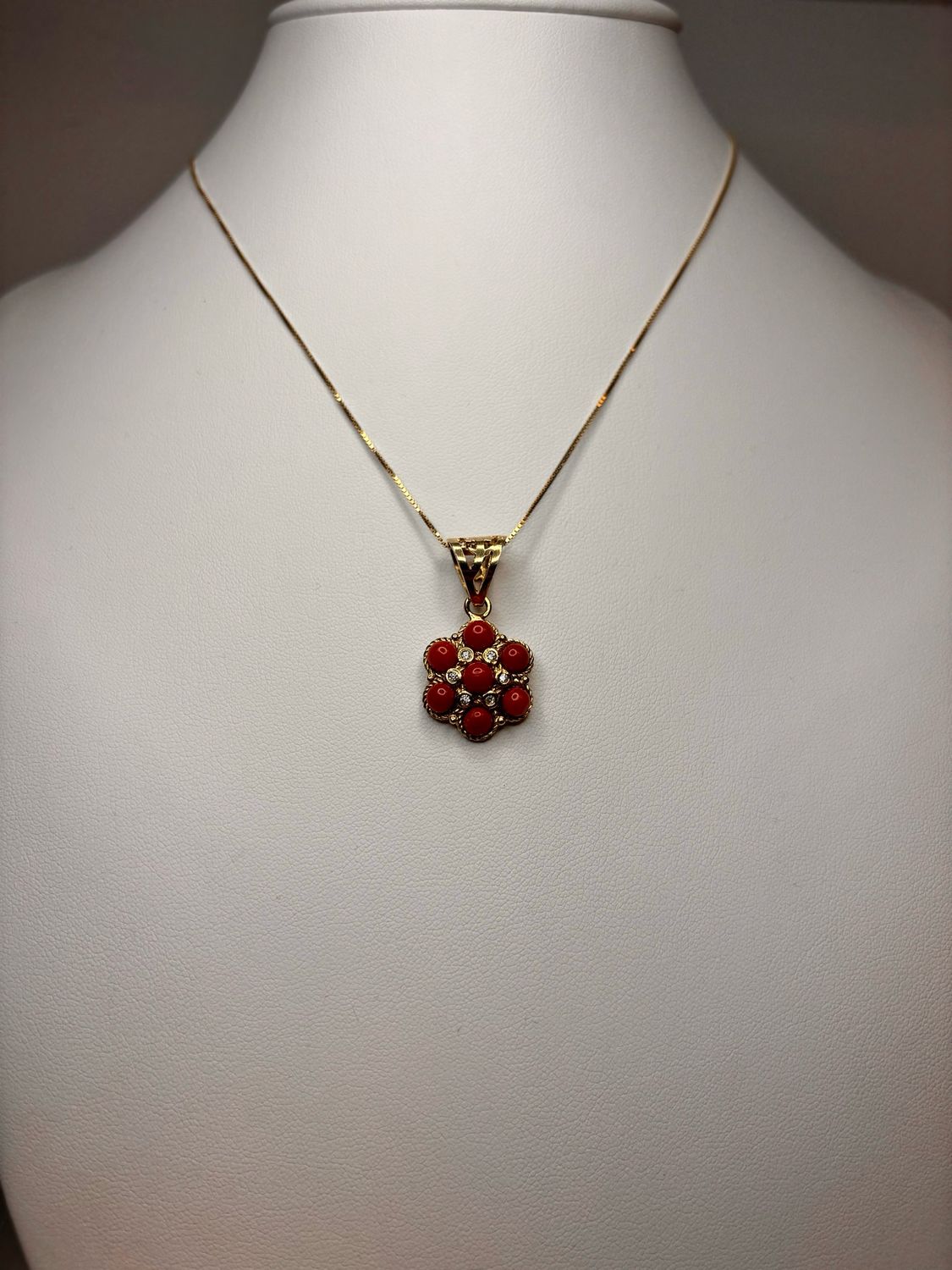 Collana in argento, 925 placcata oro e sfere di corallo mediterraneo