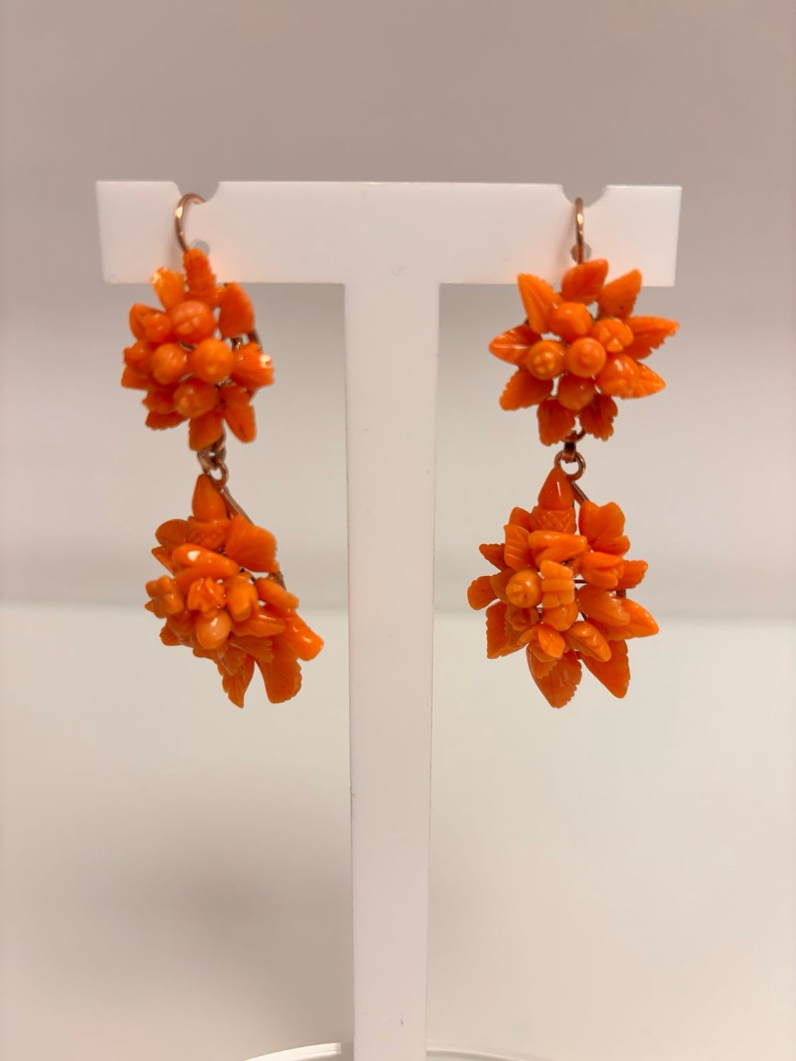 Orecchini in corallo mediterraneo, fiori e frutta, montati in argento 925 rosè