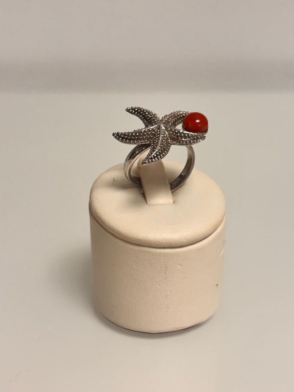 Anello in argento 925 con sfera di corallo mediterraneo