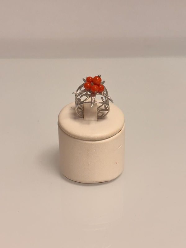 Anello in argento 925 con sfere di corallo mediterraneo
