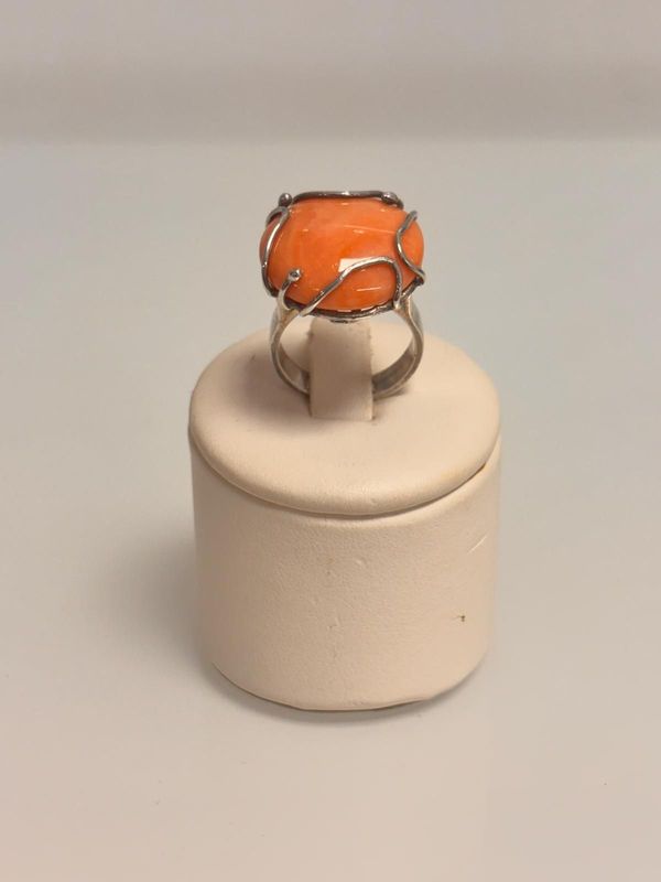 Anello in argento 925 con bottone di corallo orientale