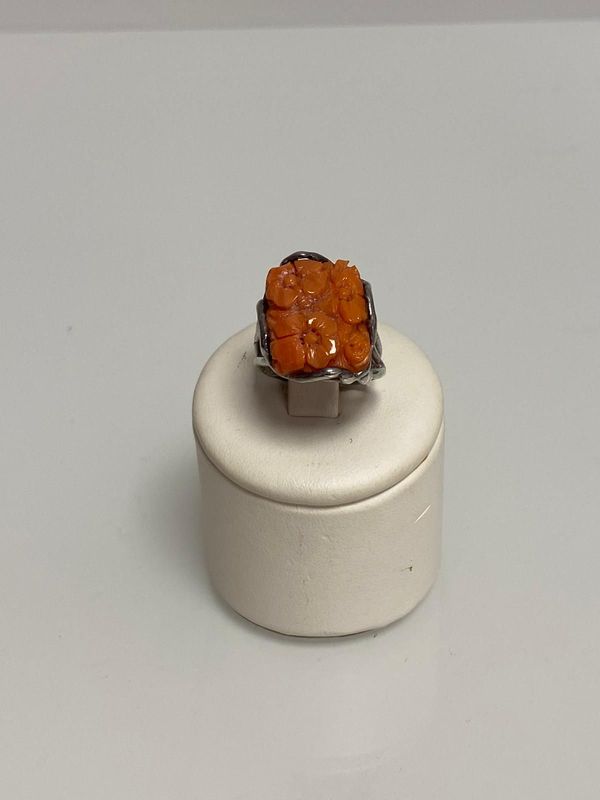 Anello in argento 925 con cabochon in corallo orientale lavorato a mano