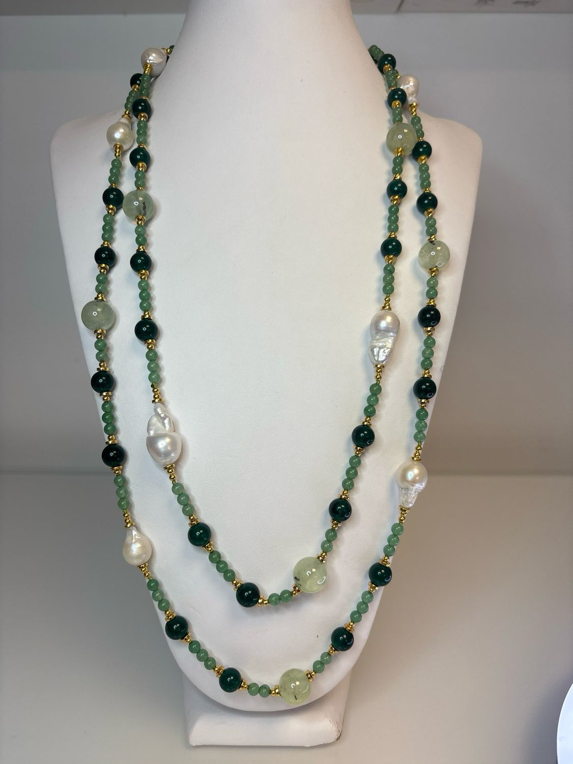 Collana lunga 140 cm in Giada , quarzi e perle Scaramazze.