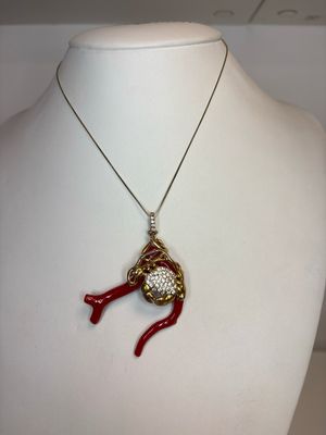 Collana in argento925 e ciondolo interamente in argento con ramo di corallo Mediterraneo.