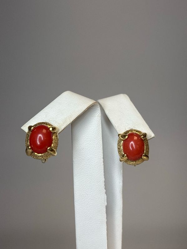 Orecchini in oro 18 KT con corallo mediterraneo