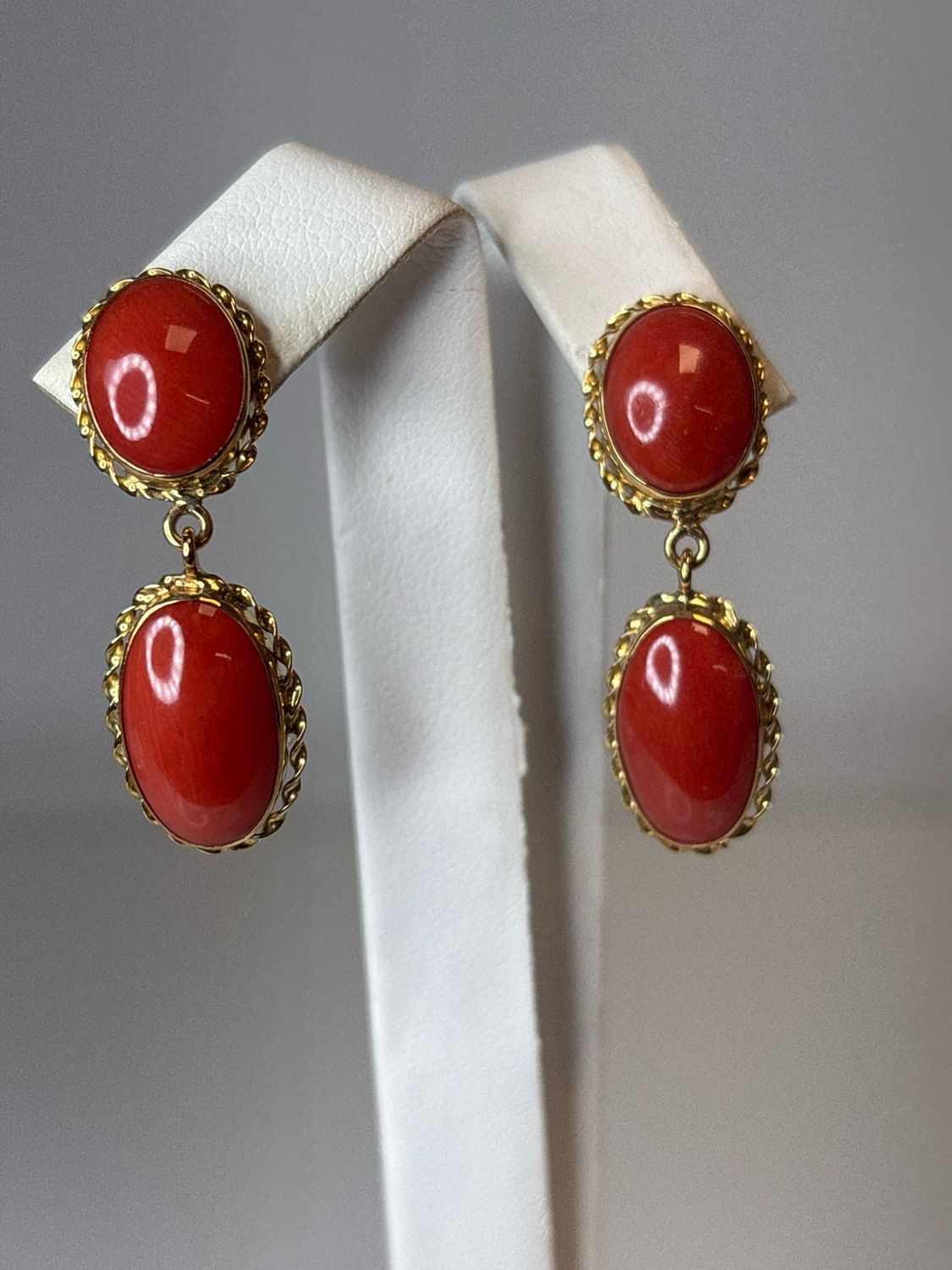 Orecchini oro 18 KT con coralli mediterranei