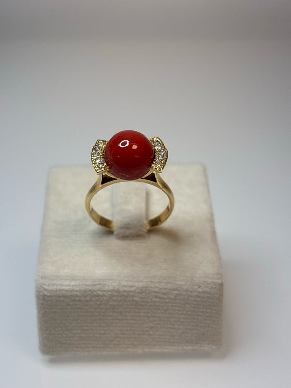 Anello in oro 18 KT con brillanti e sfera di corallo Mediterraneo