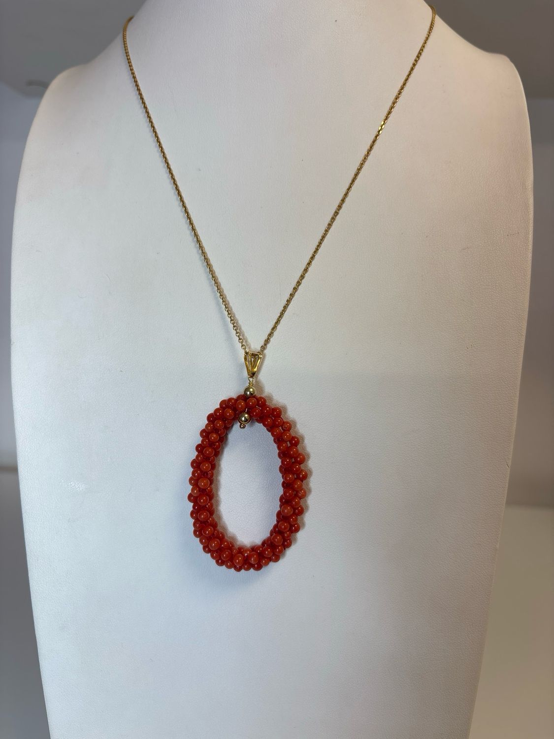 Collana in argento 925 bagnata in oro con ciondolo in corallo mediterraneo con lavorazione a tessuto