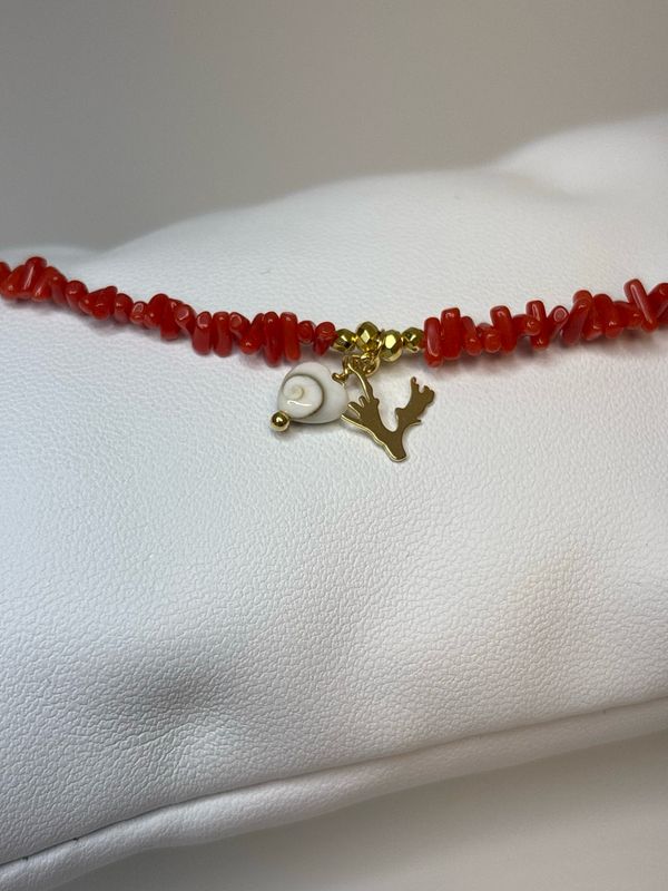 Bracciale in corallo mediterraneo, montato in argento 925 bagnato in oro.