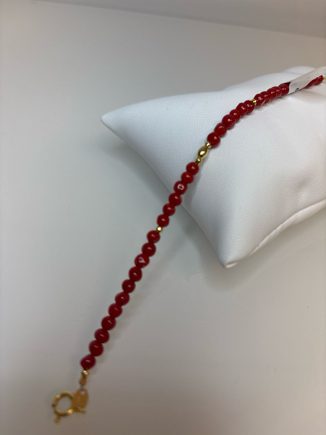 Bracciale in corallo mediterraneo di prima scelta con elementi e chiusura  in argento 925 bagnati in oro