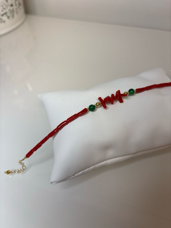Bracciale in corallo Mediterraneo di prima scelta con Agata Verde ed elementi e chiusura in argento 925 bagnata oro