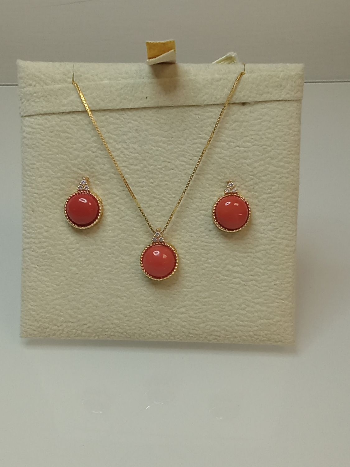 Completo in corallo Mediterraneo di prima scelta montato in argento 925 placcato oro 18 carati e zirconi
