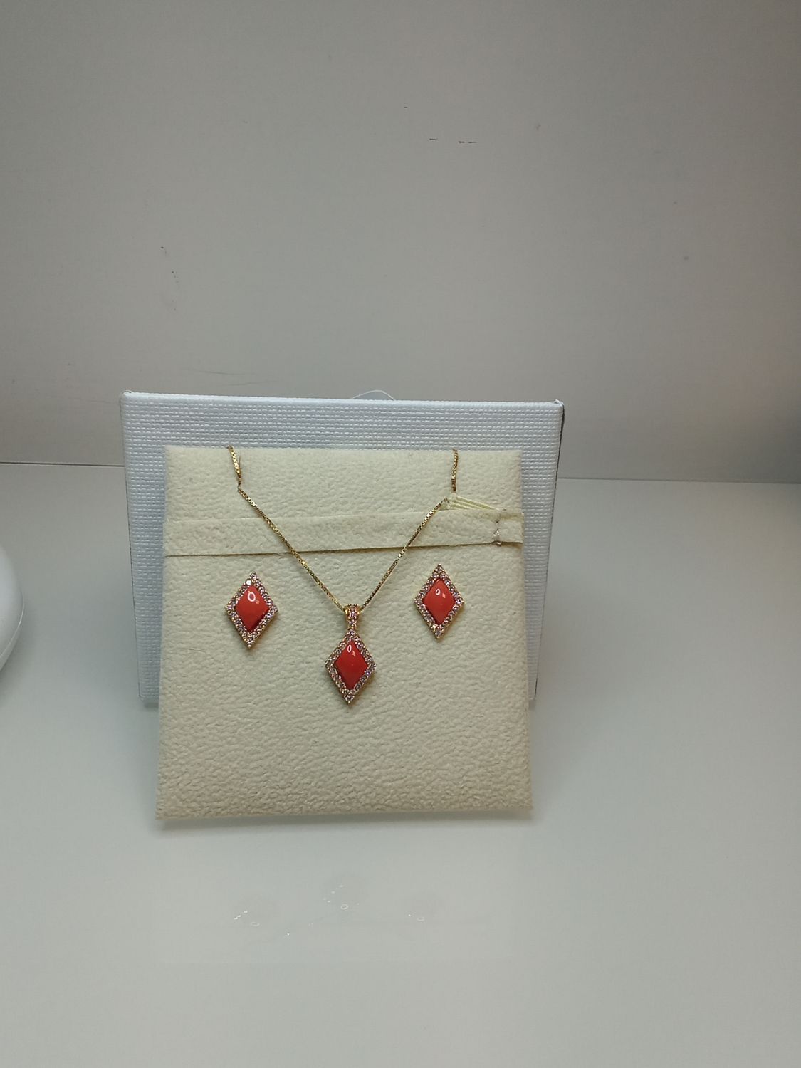 Parure in argento 925 rodiato in oro 18 carati con Corallo Mediterraneo di prima scelta