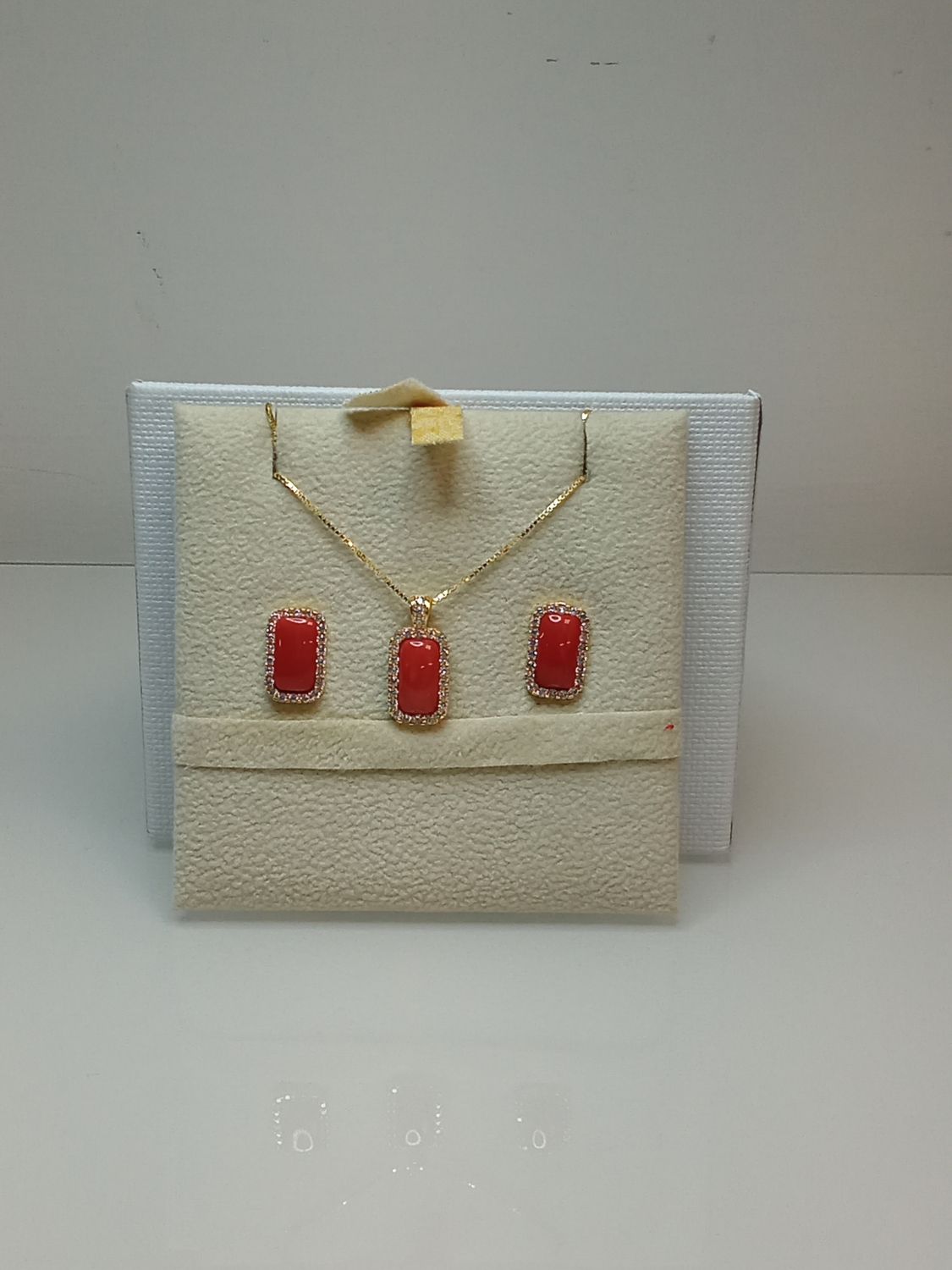 Orecchini in argento 925 rodiati in oro 18 carati, zirconi e Corallo Mediterraneo di prima scelta