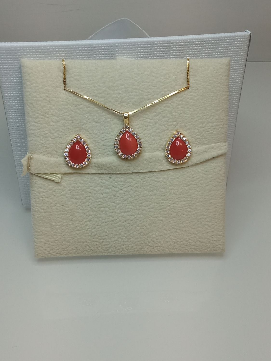 Parure in argento 925 placcato in oro 18 carati con zirconi e Corallo Mediterraneo di prima scelta
