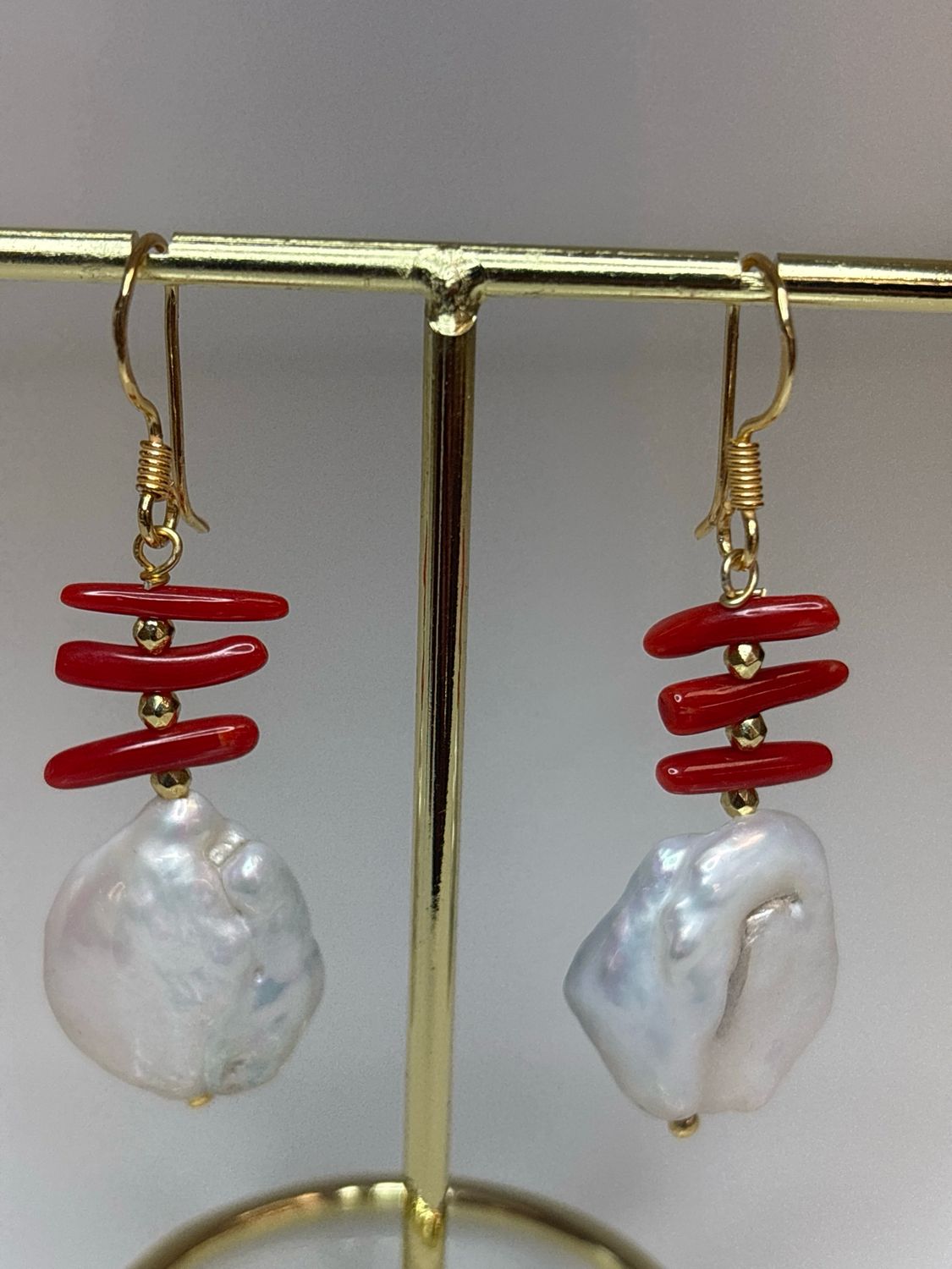 Orecchini in argento 925 con perle barocche e corallo Mediterraneo