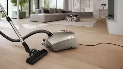 Bodenstaubsauger mit Beutel