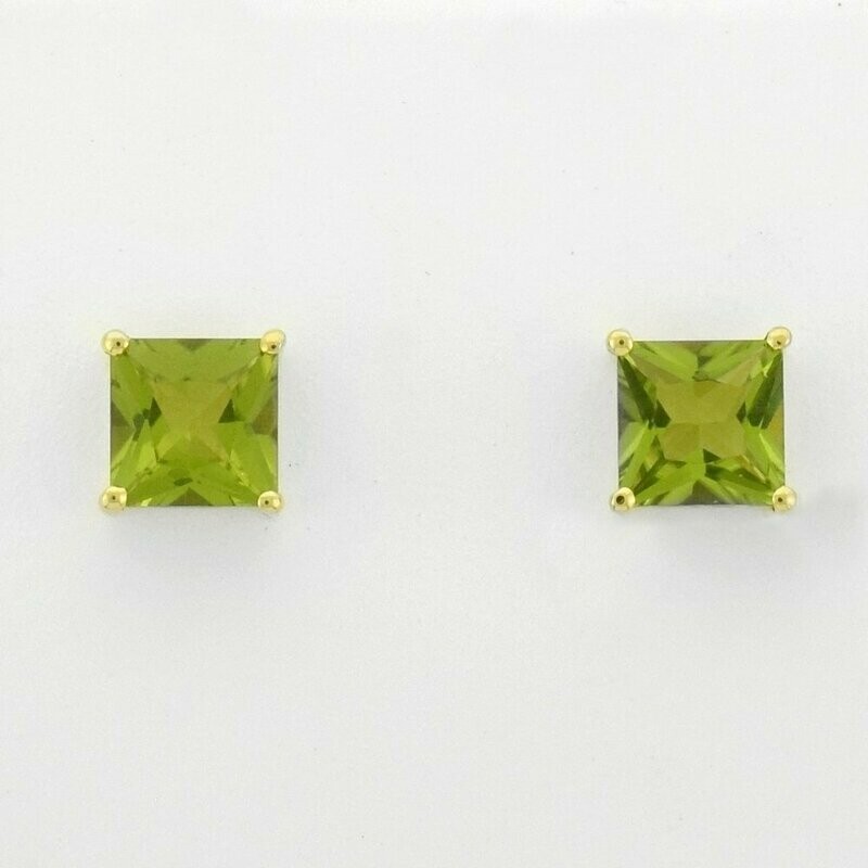 14KYG Peridot Stud Earrings