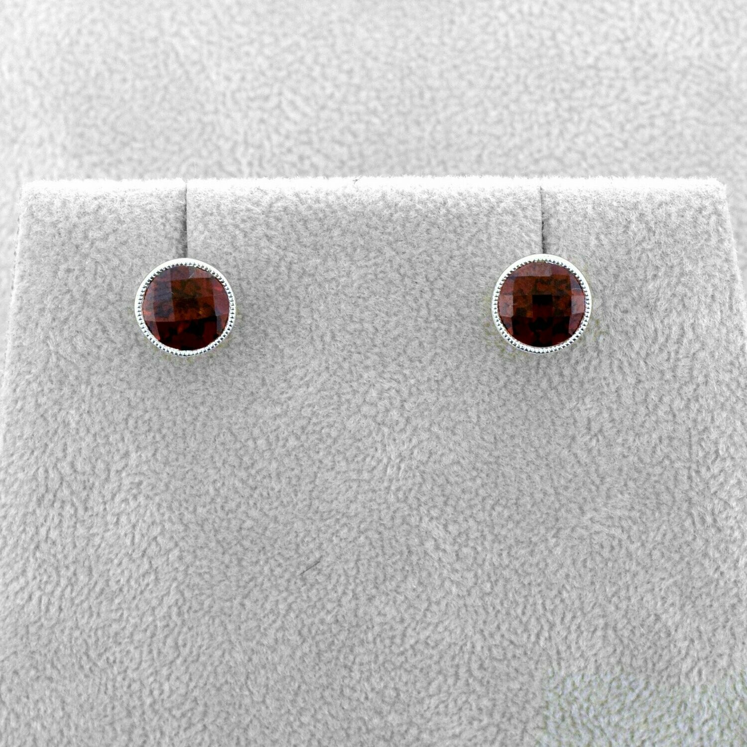 14KWG 6mm Garnet Stud Earrings