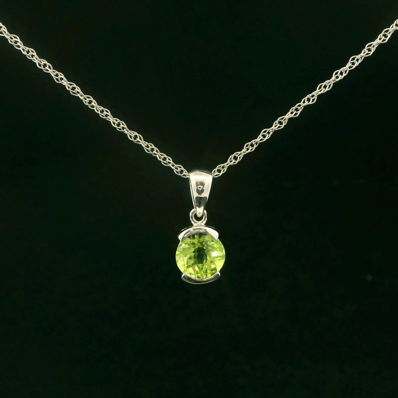 14KWG Peridot Pendant Necklace