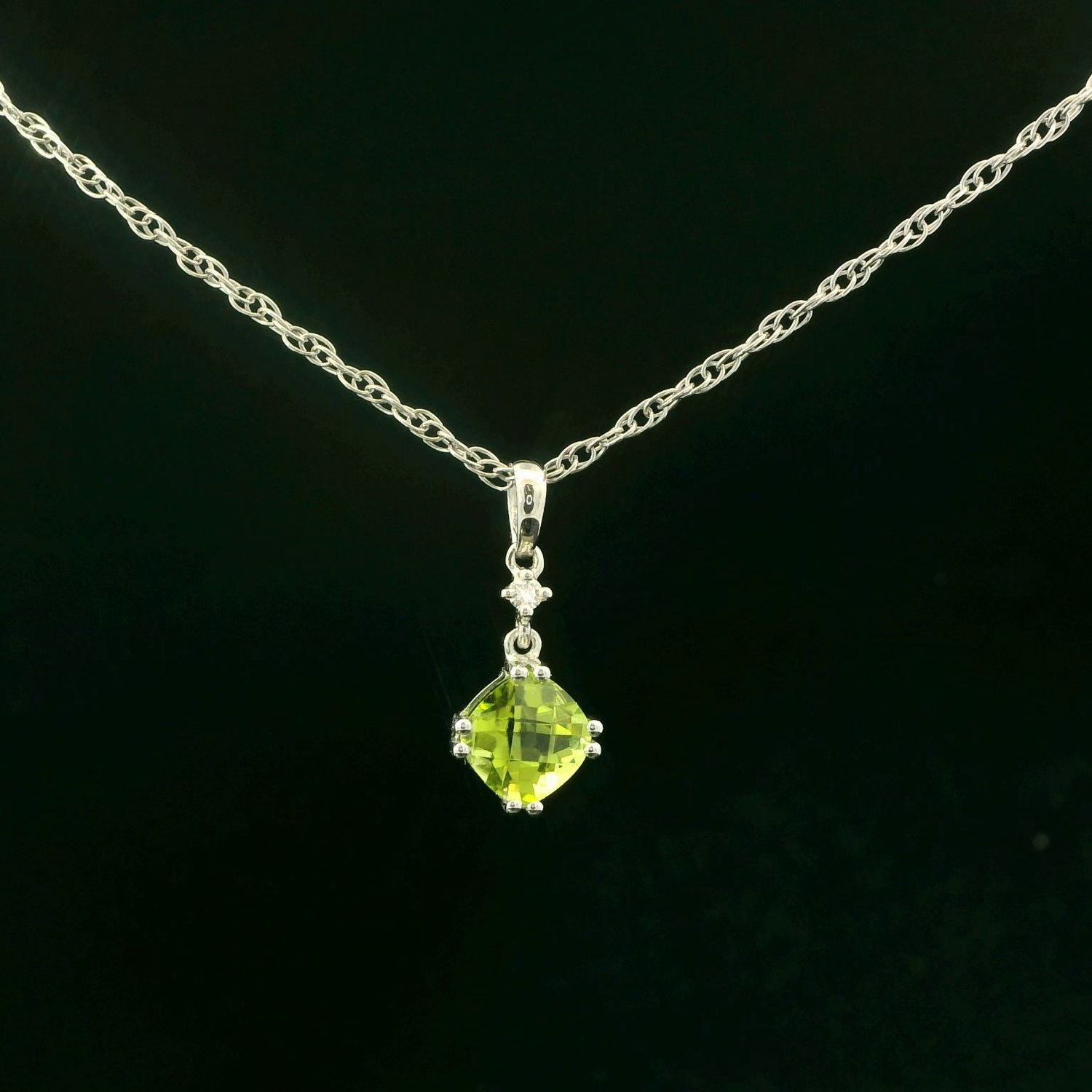 14KWG Peridot and Diamond Pendant Necklace