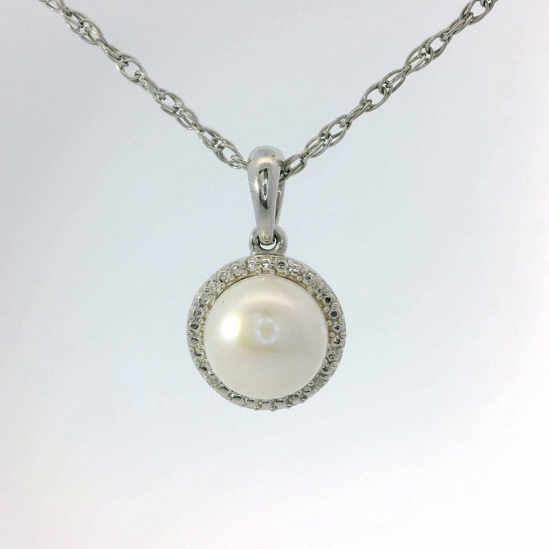 14KWG 8mm Pearl Diamond Halo Pendant