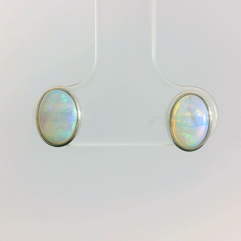 14KWG White Opal Oval Earrings