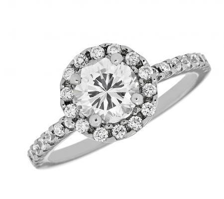 Halo-Style Diamond Engagement Mounting