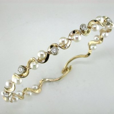 14K Yellow Gold Diamond and Pearl Ruffle Bracelet