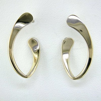 14K Yellow Gold Oval Hoop Earrings - Large