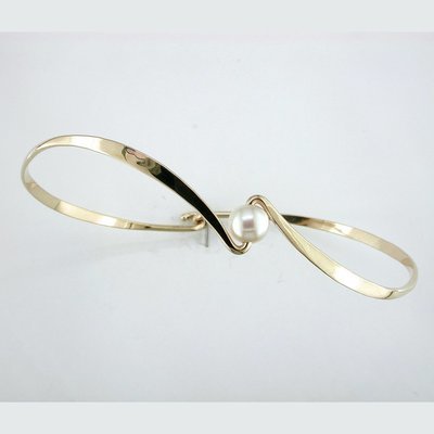 14K Yellow Gold Pearl Reverse Curve Bracelet
