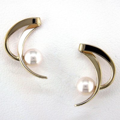 14K Yellow Gold Pearl Curve Earrings